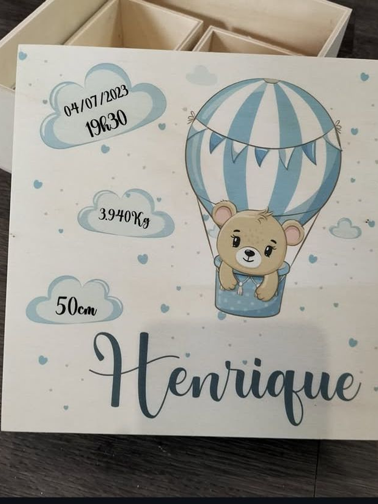 Caixa personalizada para bebé com caixinhas dentro 1