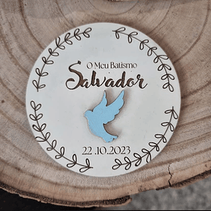 Lembrança de batizado com pomba pintada a azul 