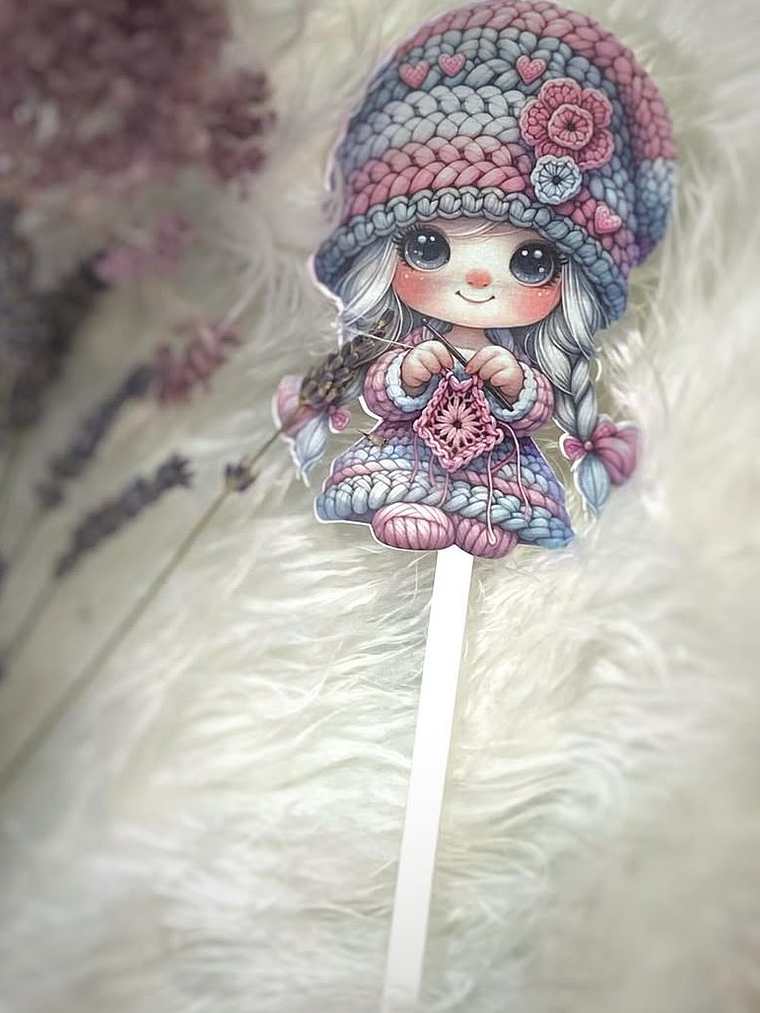 Topo de bolo personalizado com temática de croché 1