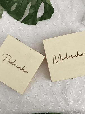 Caixa personalizada para padrinhos e madrinhas