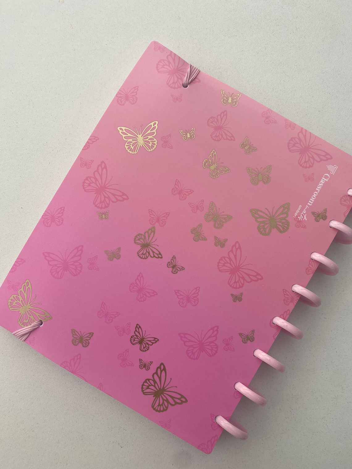 Caderno Inteligente A5- Fundo Rosa com borboletas rosas e douradas  2