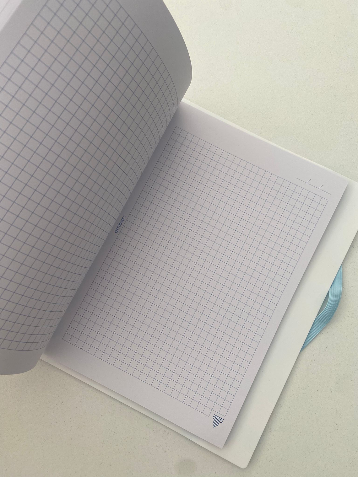 Caderno Inteligente A5- Fundo Rosa E Azul Com Corações Brancos Com Brilhantes  3