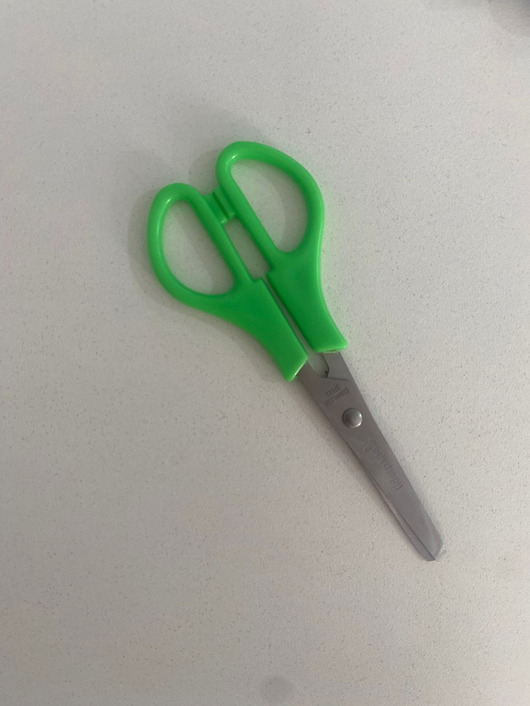 Tesoura com ponta arredondada  1