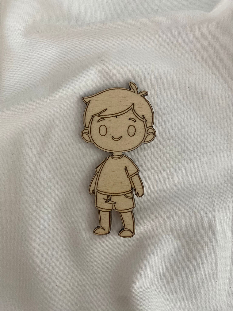 Menino em choupo 7,50 cm  1