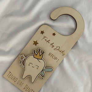 Placa para pôr na porta da fada dos dentes 
