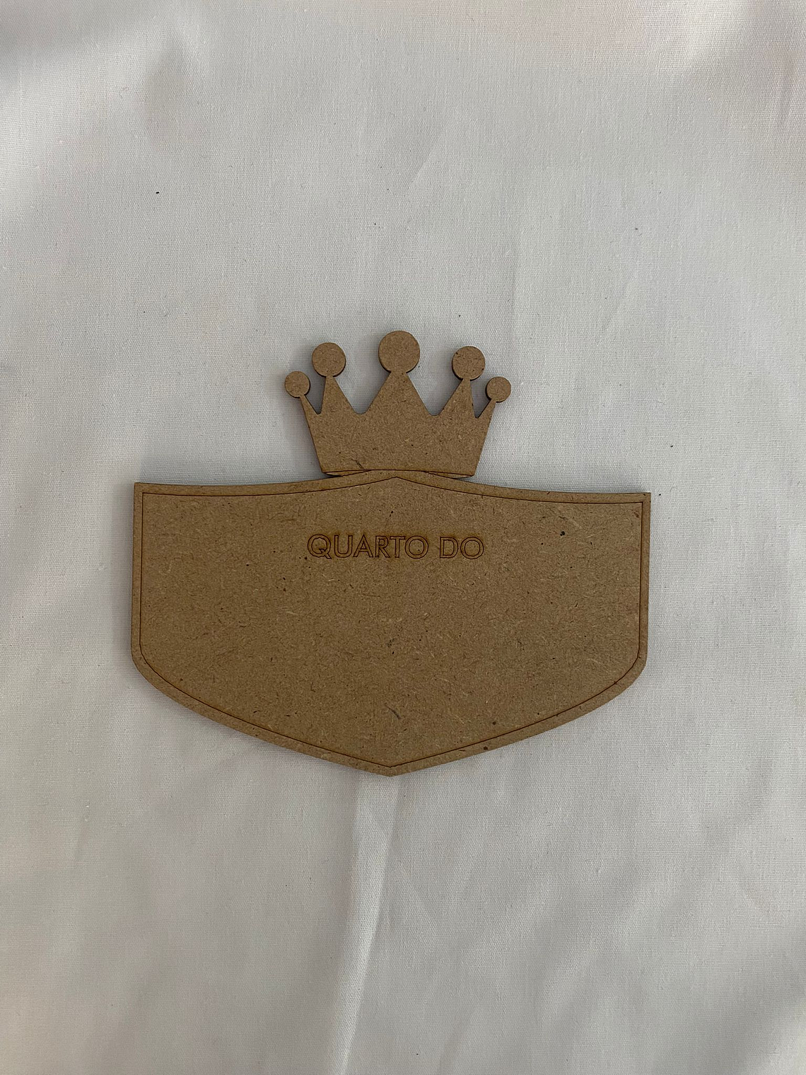 Plaquinha em mdf com coroa 10 cm x 12 cm  1