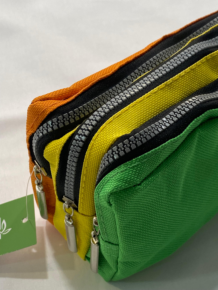 Estojo com três bolsos  1