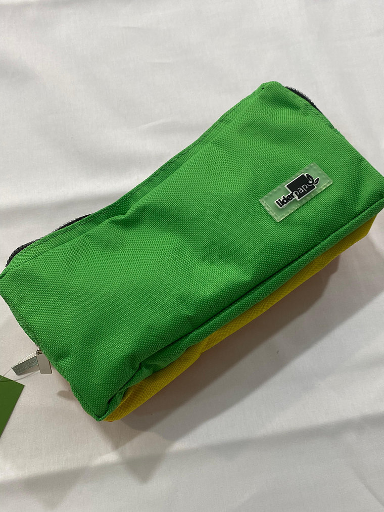 Estojo com três bolsos  2