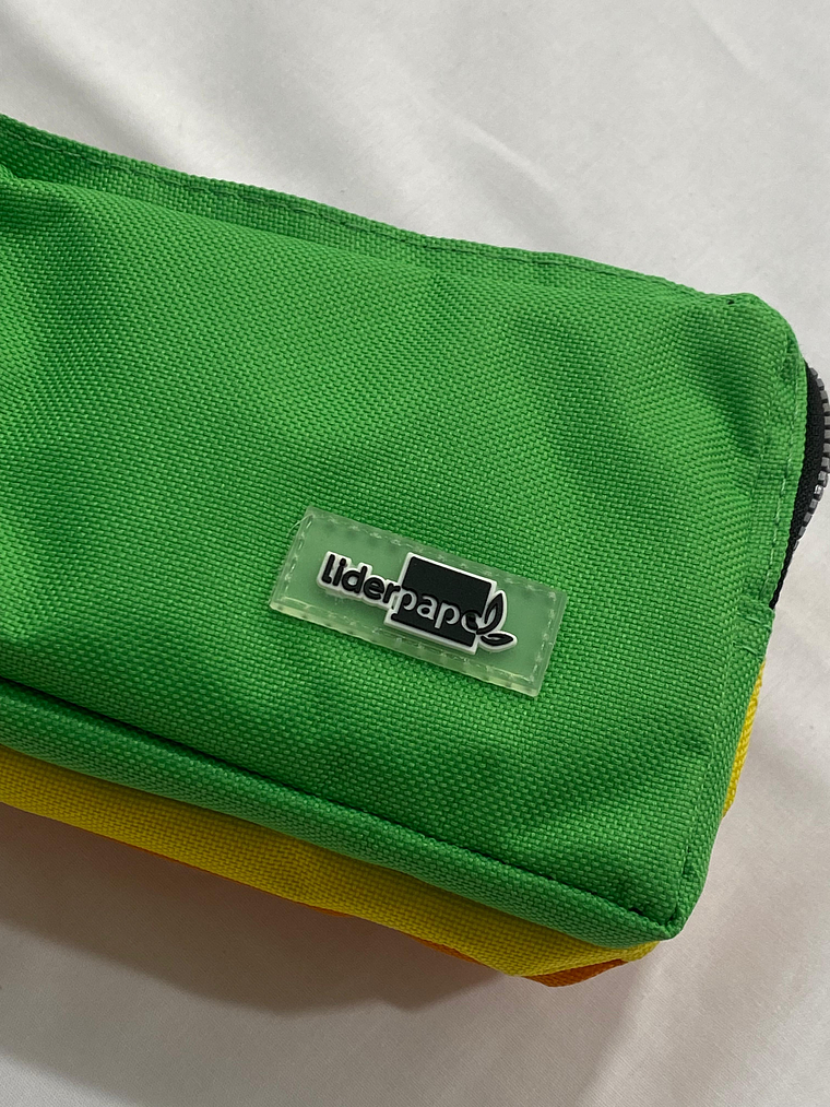 Estojo com três bolsos  3