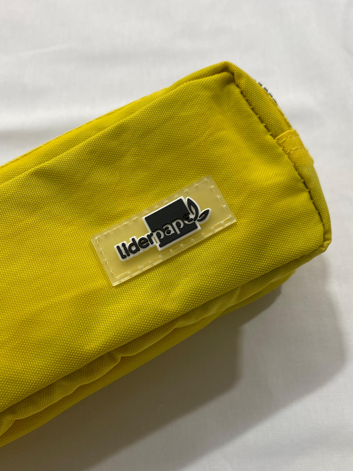 Estojo verde amarelado  2