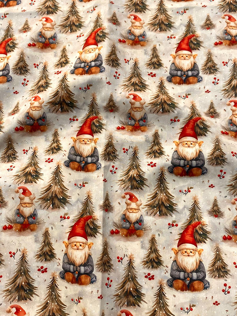 Tecido com árvore de natal e gnomos  1