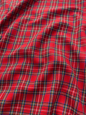 Tecido quadriculado com fundo vermelho 