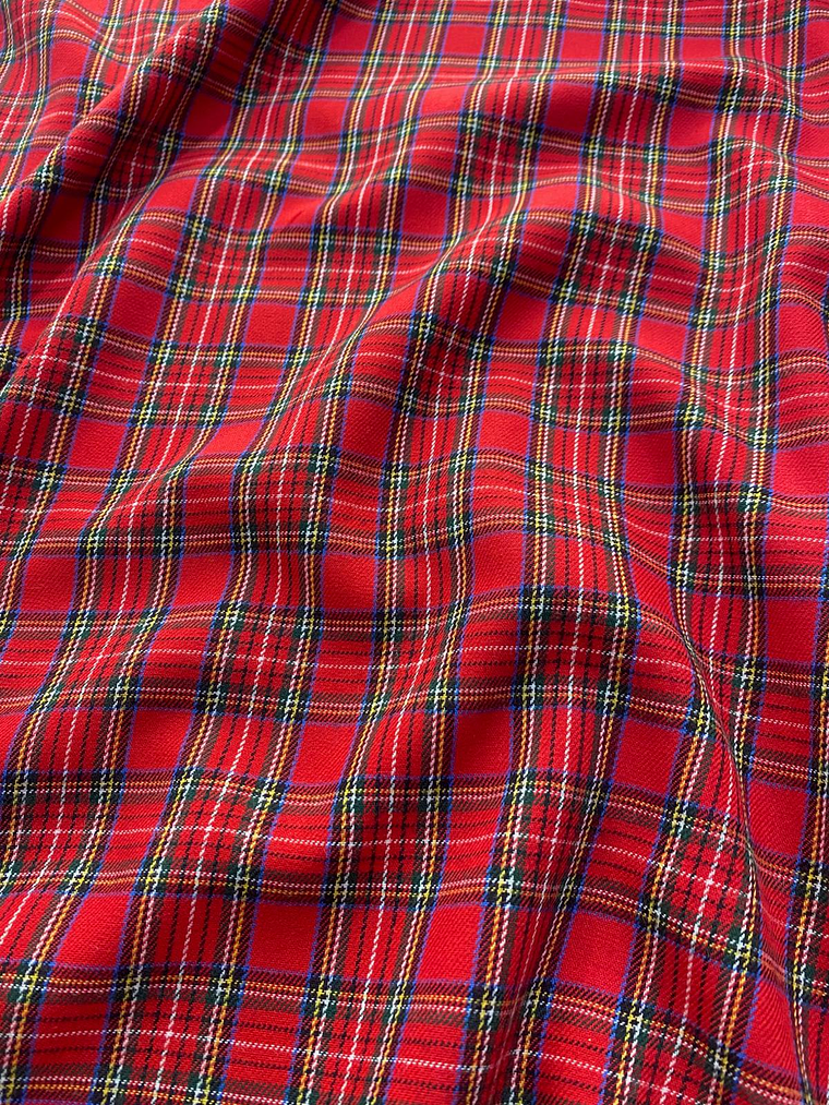 Tecido quadriculado com fundo vermelho  1