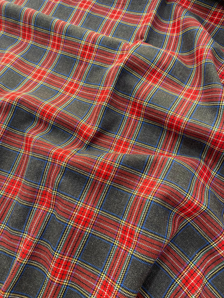 Tecido xadrez com fundo cinzento e listras vermelhas  1