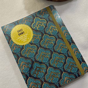 Agenda abstrata com detalhes em dourado 2026