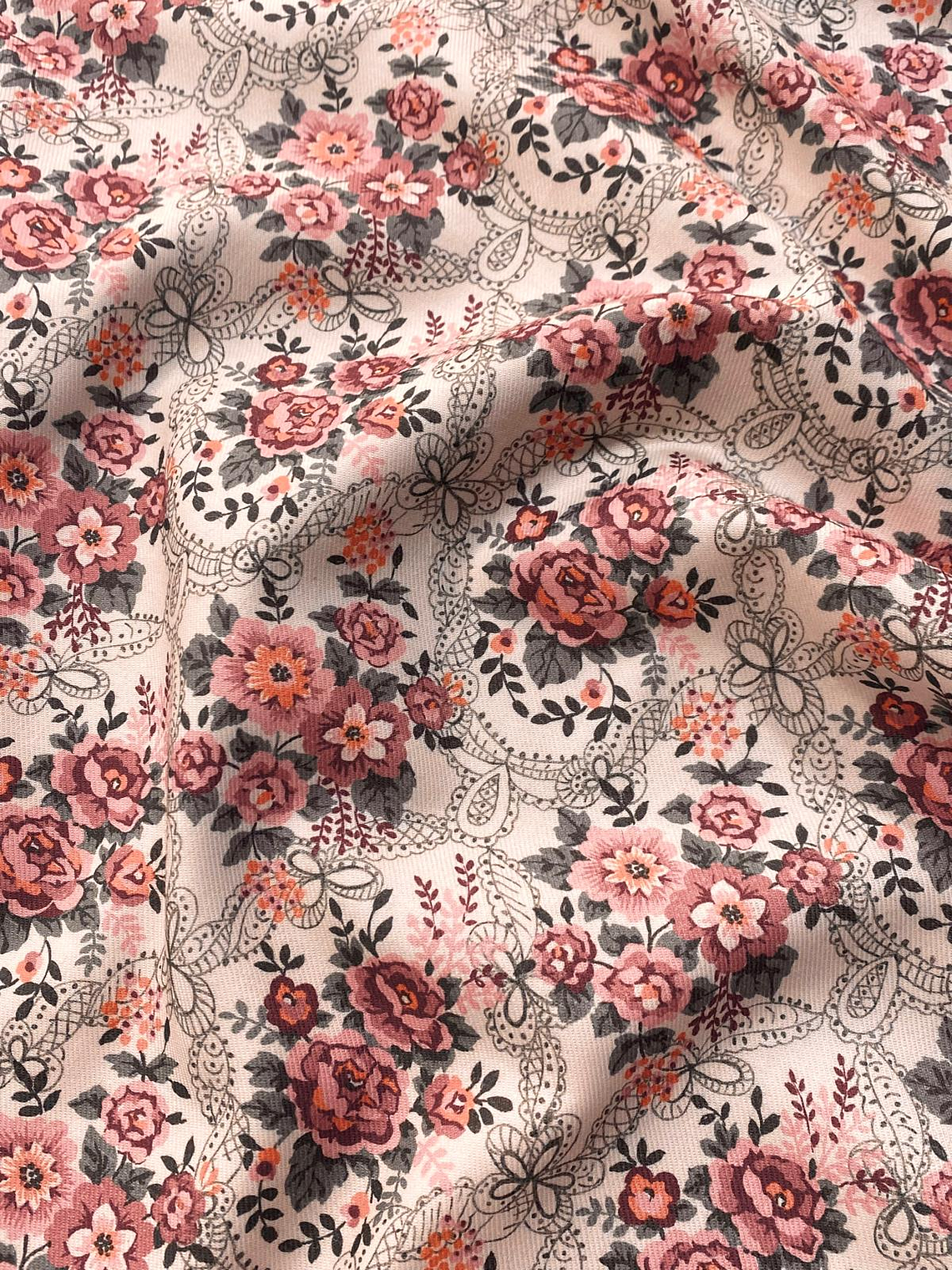 Tecido floral com fundo branco  1