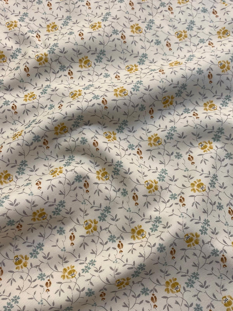 Tecido com florzinhas amarelas  1