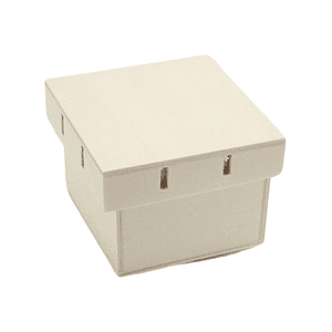 Caixa ampla c/recorte na tampa p/passar a fita pequena e baixa. 6cmx6cmx4,5