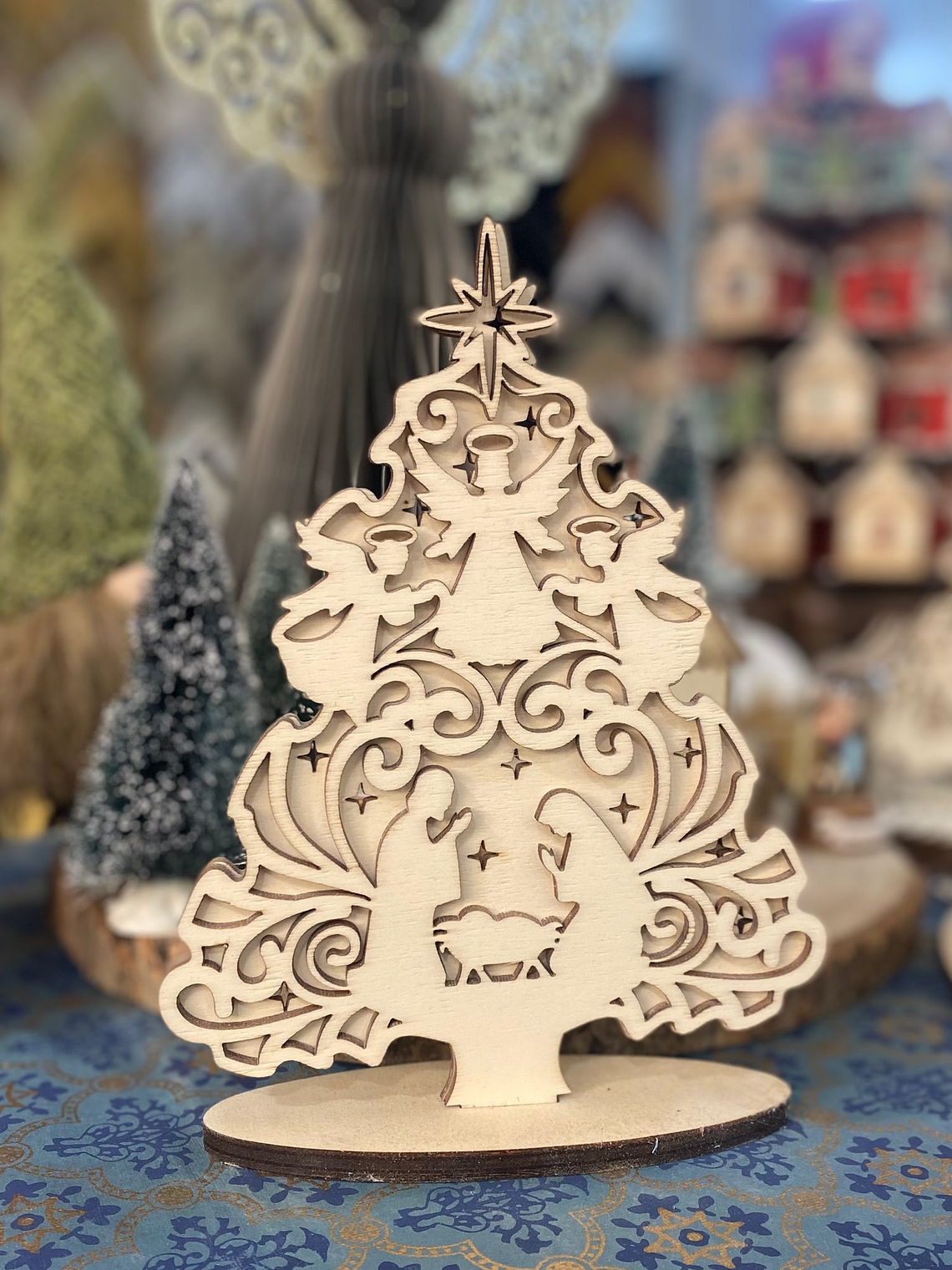 Pinheiro de Natal com presépio e anjinhos 1