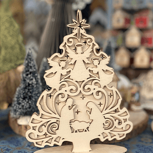 Pinheiro de Natal com presépio e anjinhos