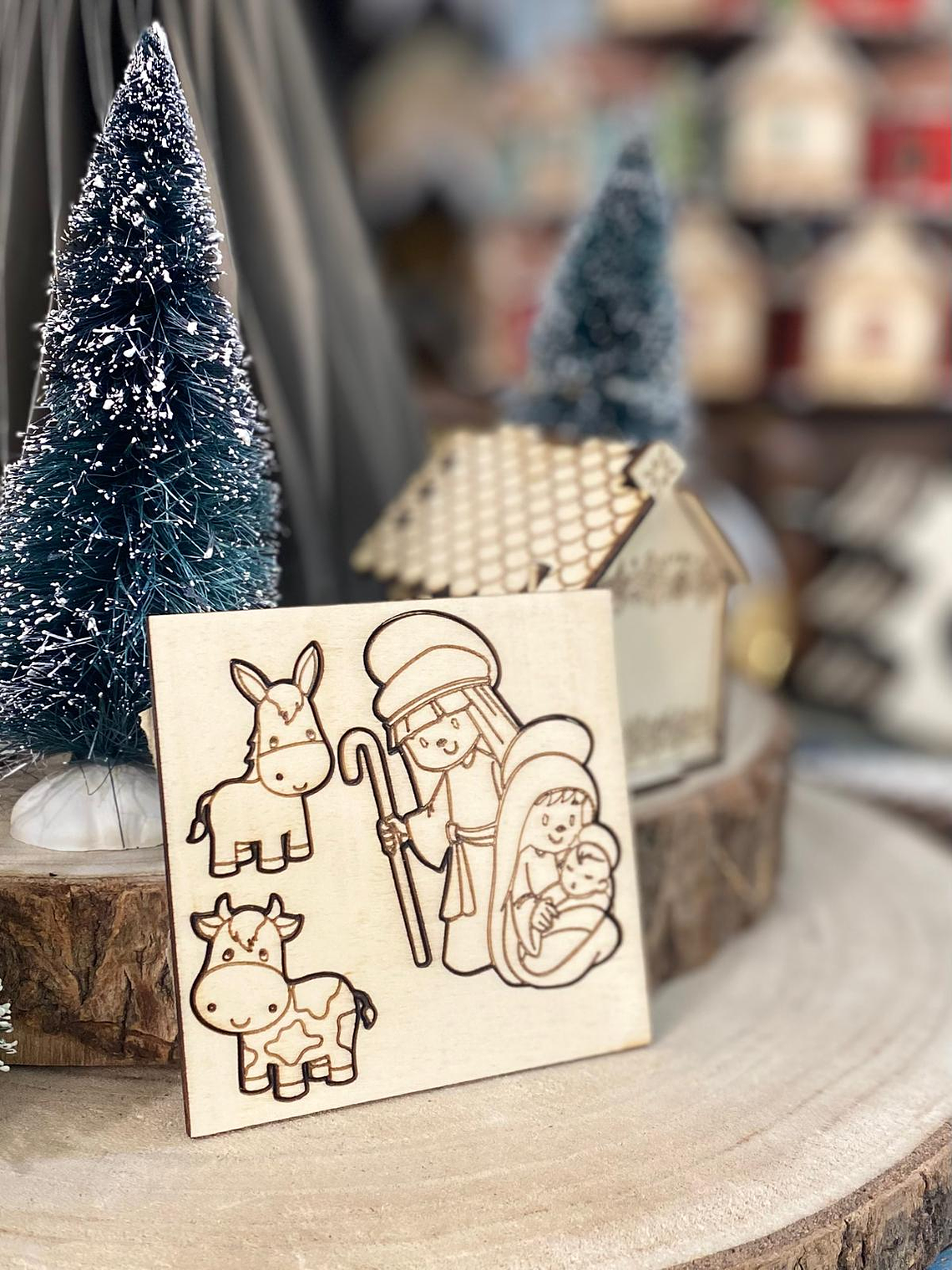 Presépio em choupo com figuras separadas  1