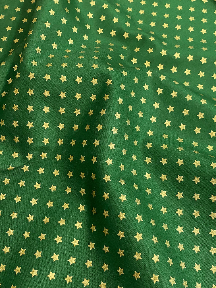 Tecido verde com estrelinhas douradas pequenas 1