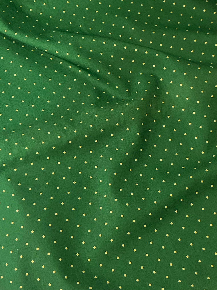 Tecido verde com bolinhas douradas  1