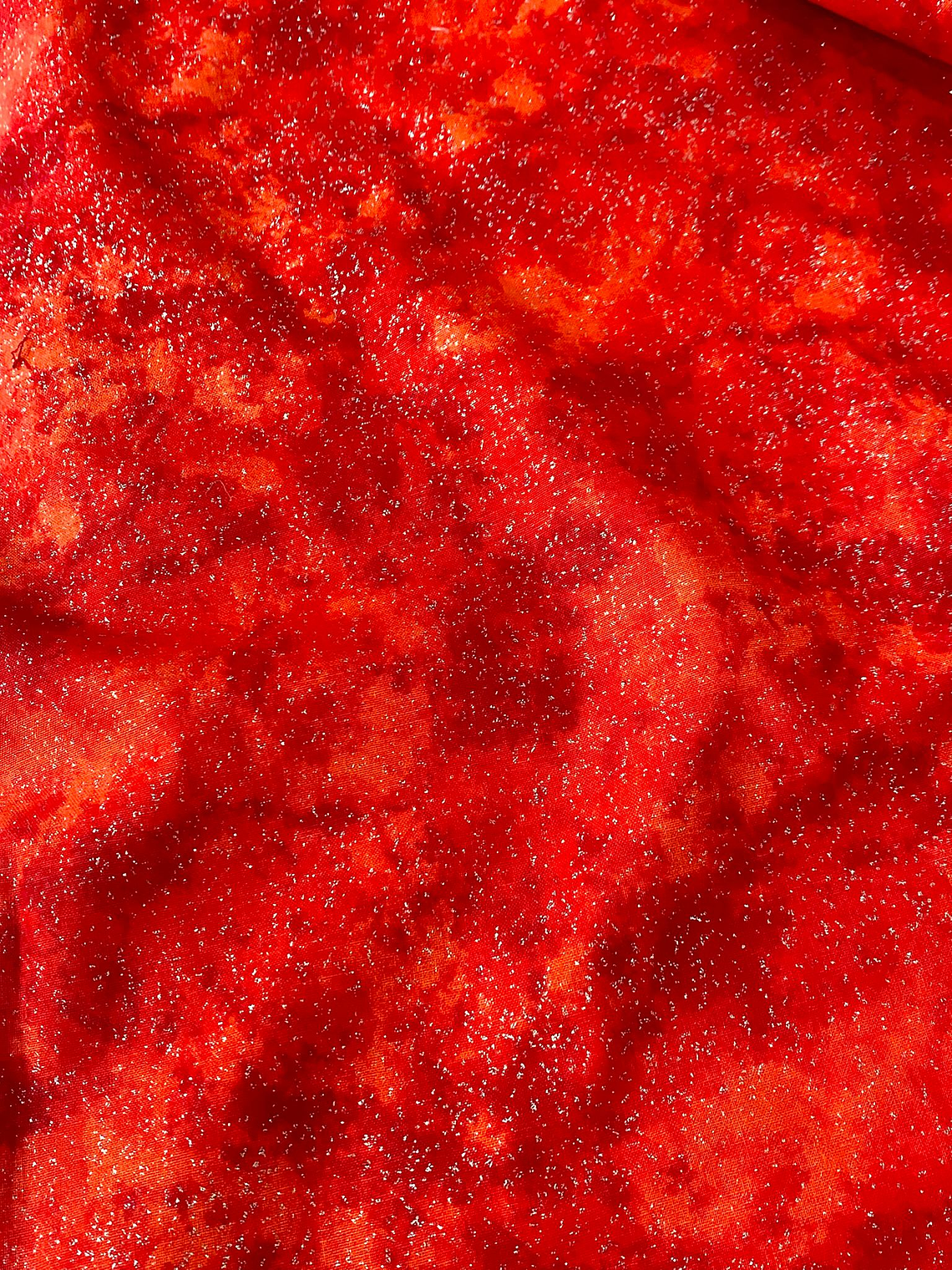 Tecido vermelho com glitter dourado  1