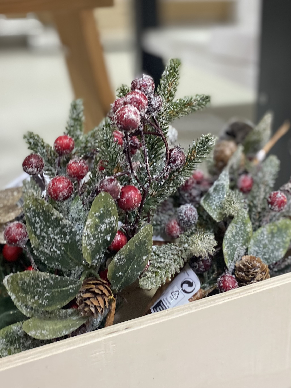 Azevinho com pinha e neve para decoração  1