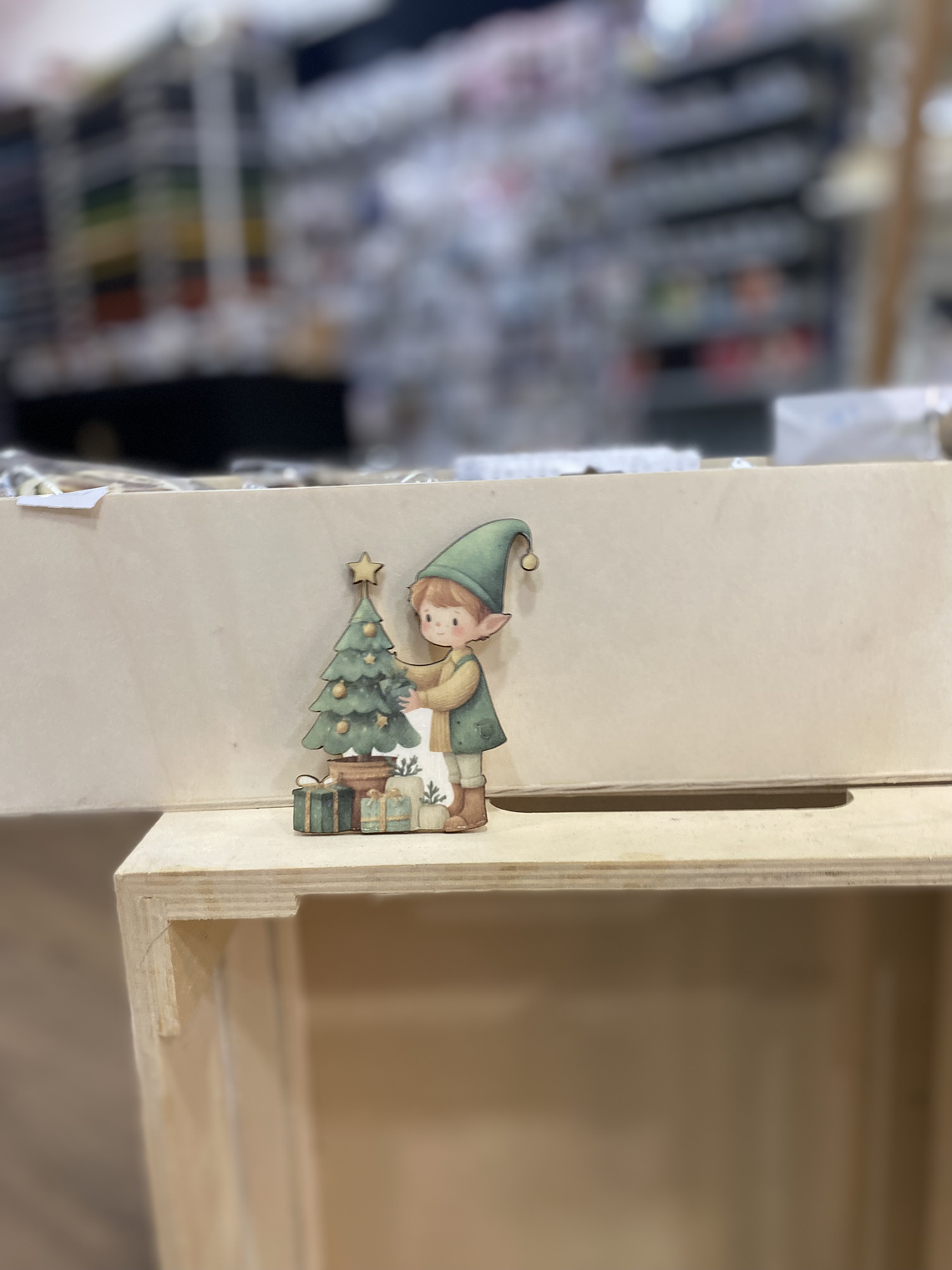 Duende com árvore de Natal  1