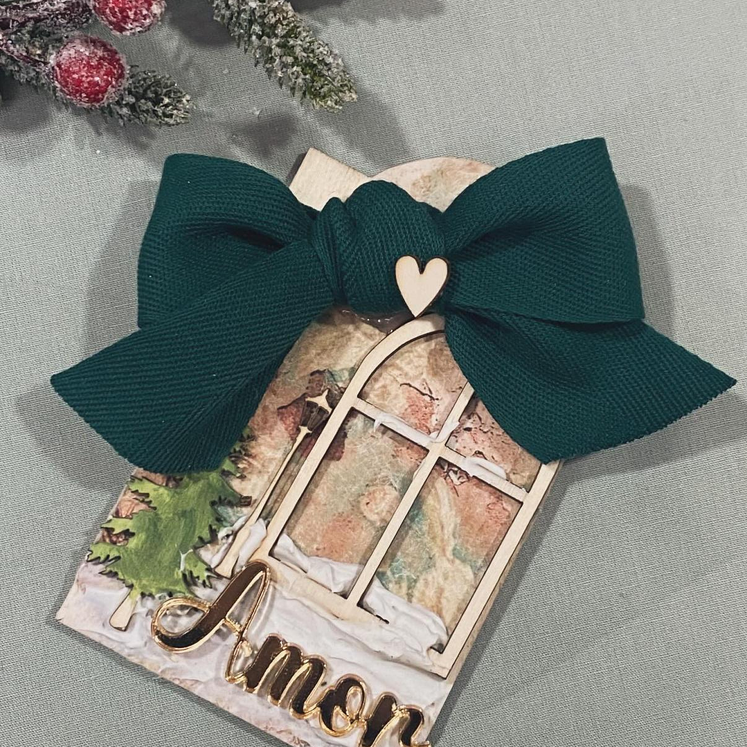 Plaquinha personalizada com lacinho verde escuro 1