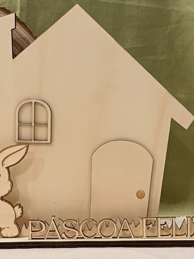 Casa com coelho páscoa feliz 1