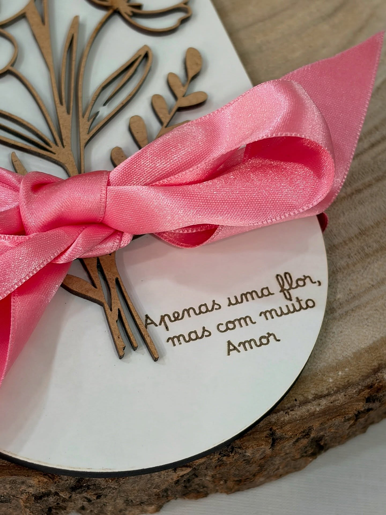 Presente personalizado com buquê floral  2