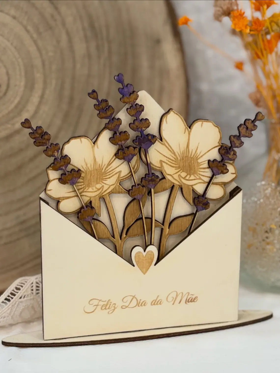 Envelope em madeira com flores para o dia da mãe  1