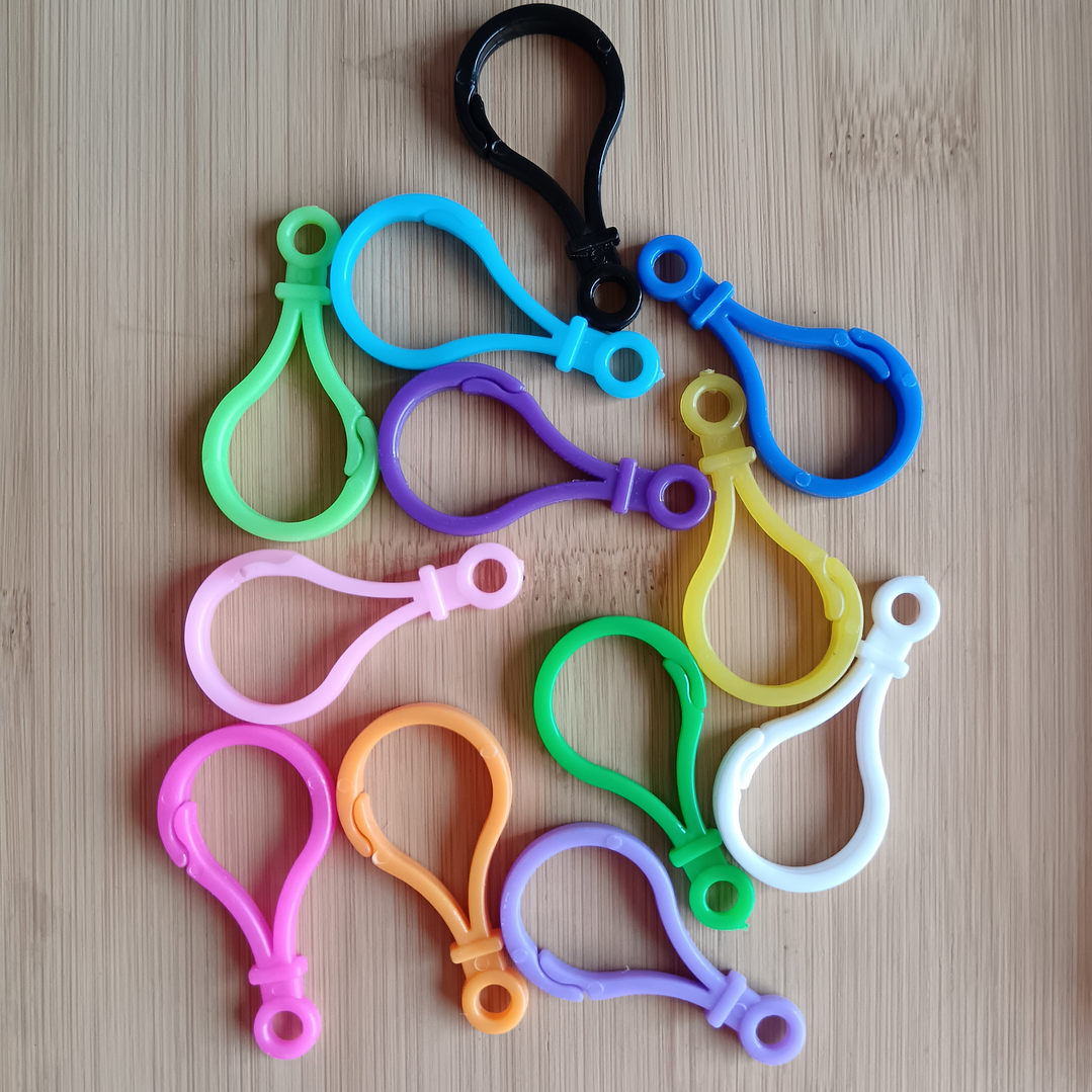 Gancho de plásticos coloridos 5unid. para llaveros 6