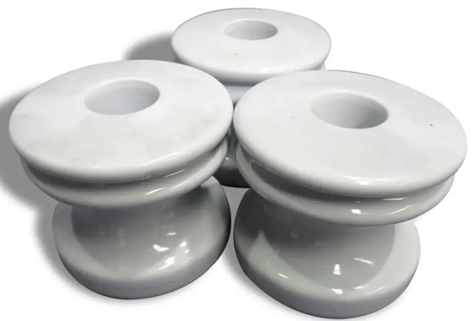 AISLADOR PORCELA CARRETE DE 51x46mm 1