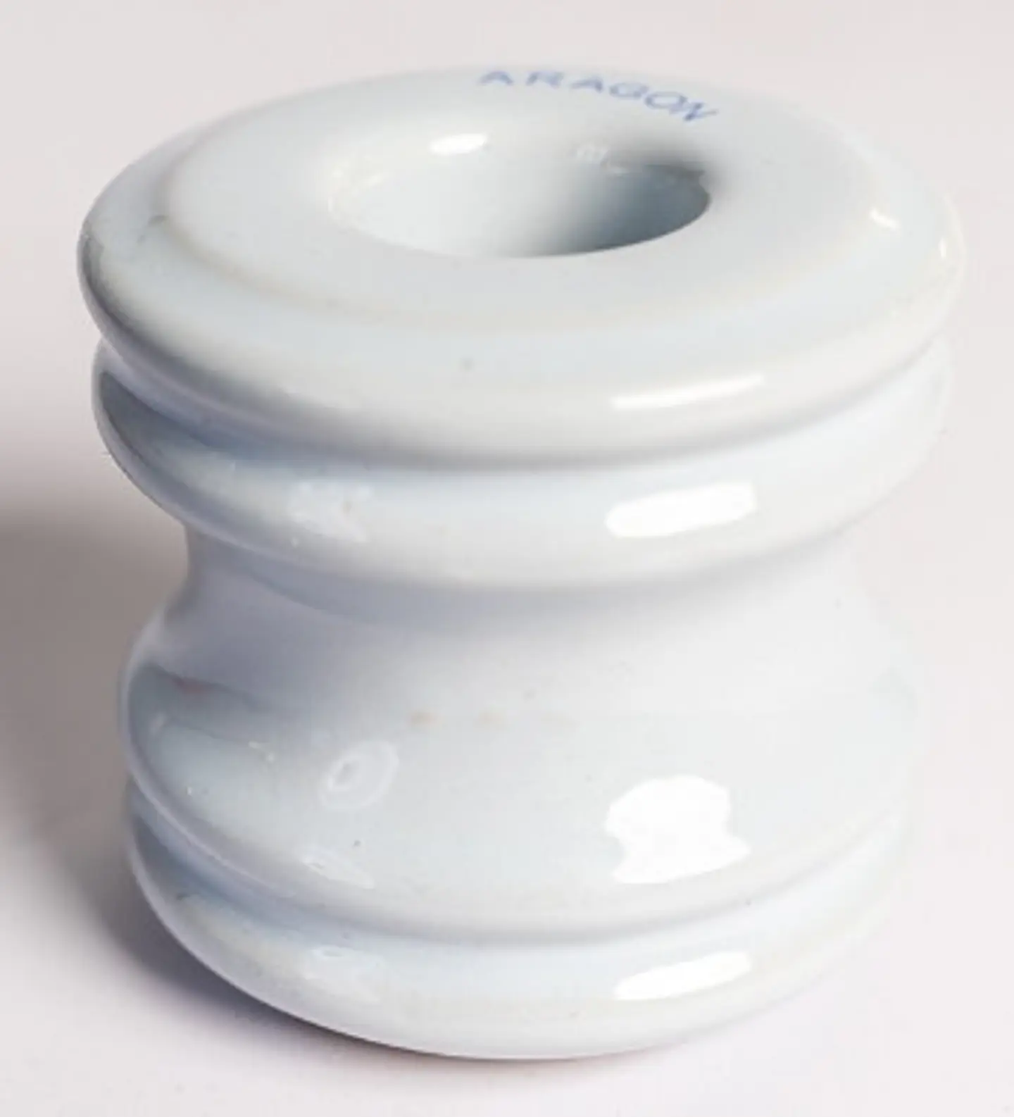 AISLADOR PORCELA CARRETE DE 79x76mm 1