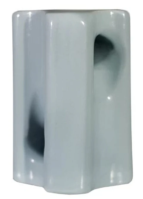 AISLADOR PORCELANA EMPALME TIRANTE DE 15KV ANSI 542