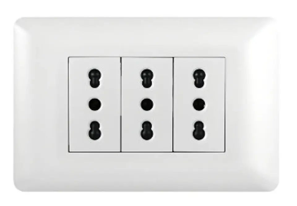 TOMACORRIENTE TRIPLE 10 16A 250V BLANCO ARMADO 1