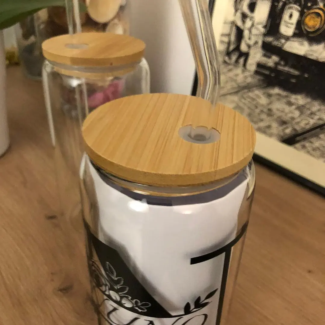 Copo com palhinha de vidro e tampa em bamboo personalizado 2