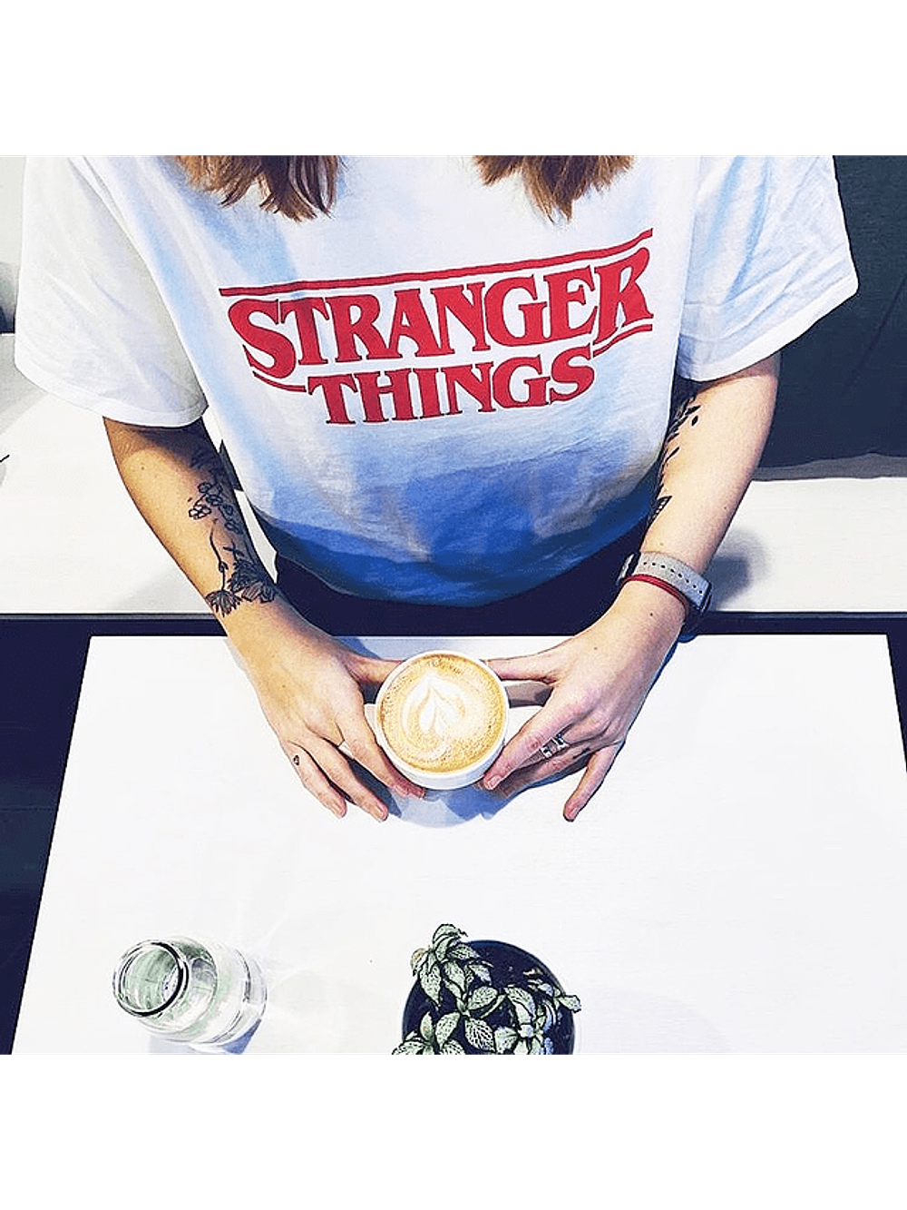 Polera Stranger Things Full Logo 1