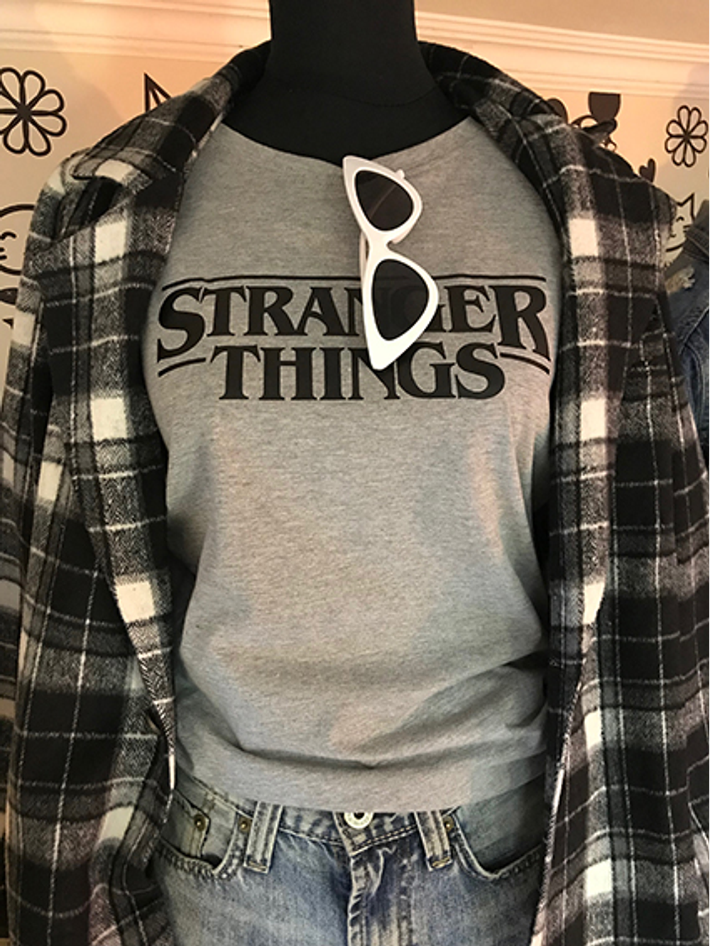 Polera Stranger Things Full Logo 2