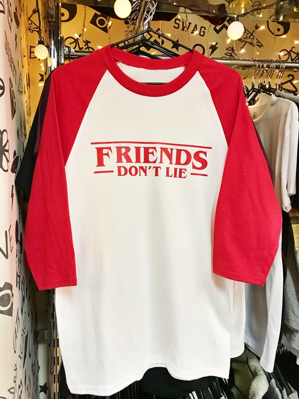 Polera Stranger Things 3/4 / Friends Don't Lie