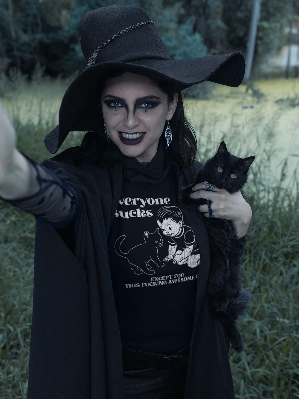 Polera Everyone sucks 2