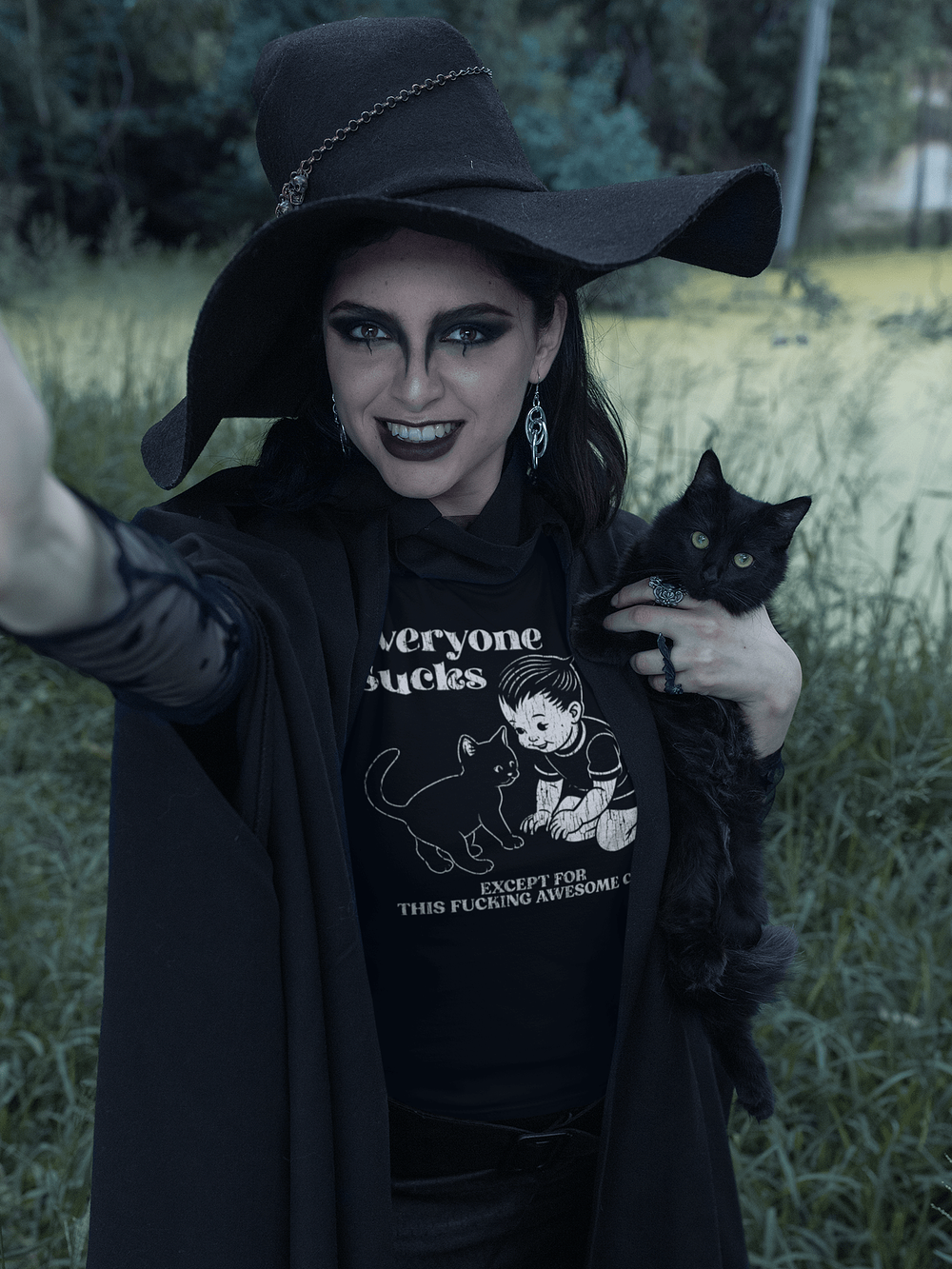 Polera Everyone sucks 3