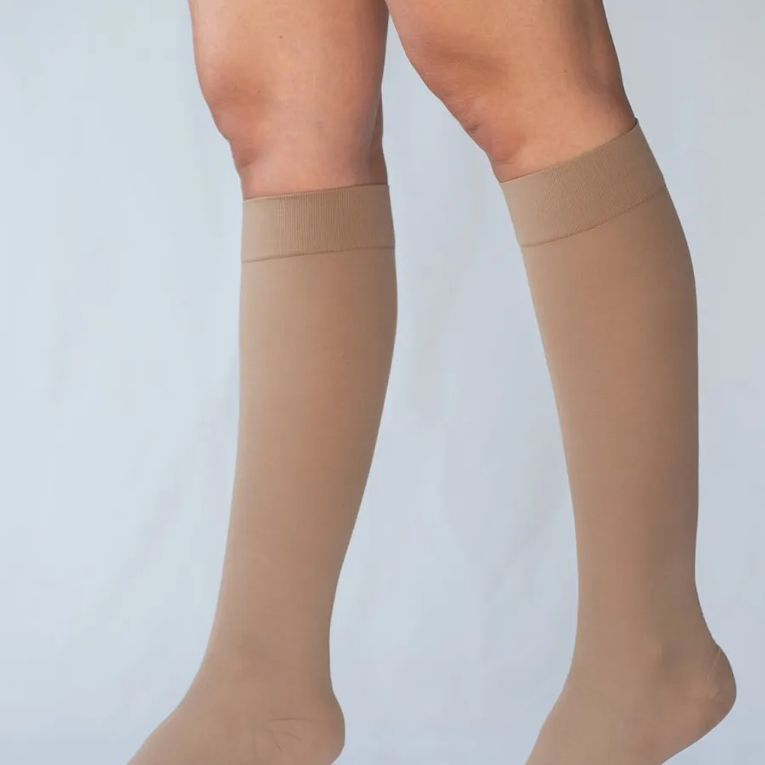 Mini Media Rodilla Varimed 140 punta abierta compresión graduada 18-22 mmHg  1