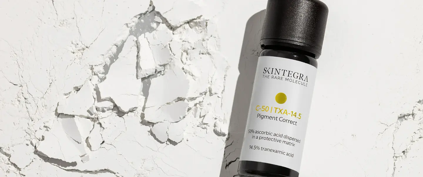 Corrige manchas. Revela luminosidade.