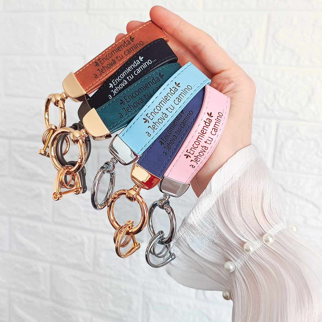 Llavero de Cuerina y Acero – “Encomienda a Jehová tu camino” 1