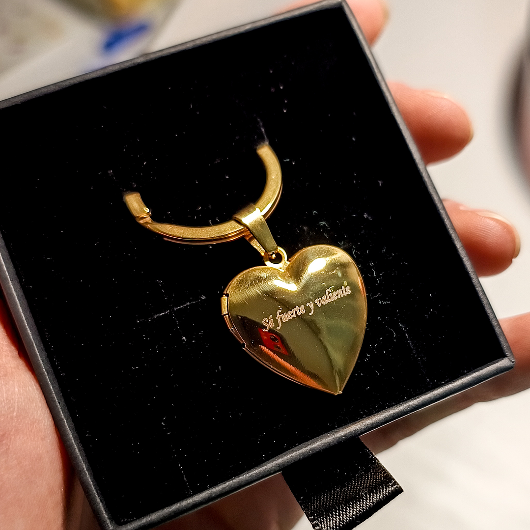 Llavero Relicario “Sé fuerte y valiente” 4