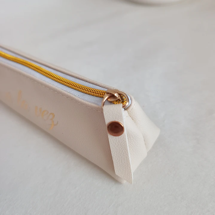 Estuche de Cuerina “Un día a la vez” 12